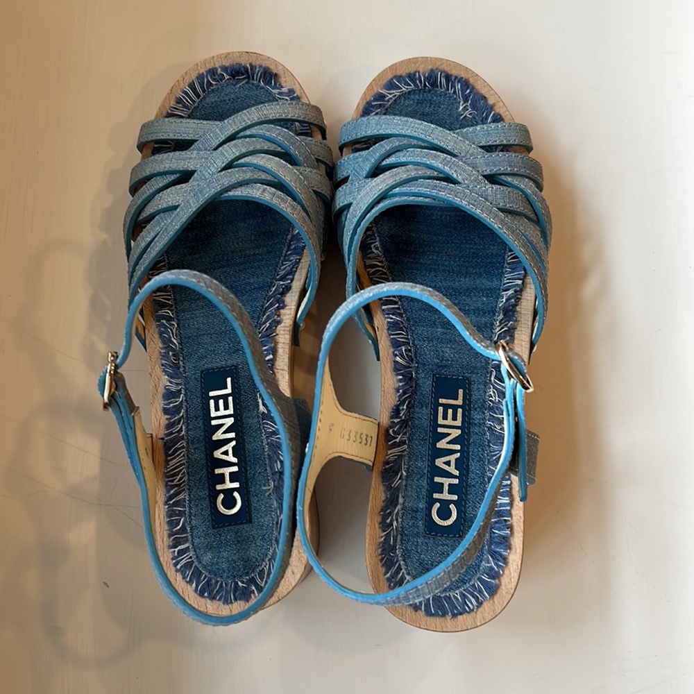 Chanel CC logo sandals size 39 G33537 Leather and cool denim with wood.